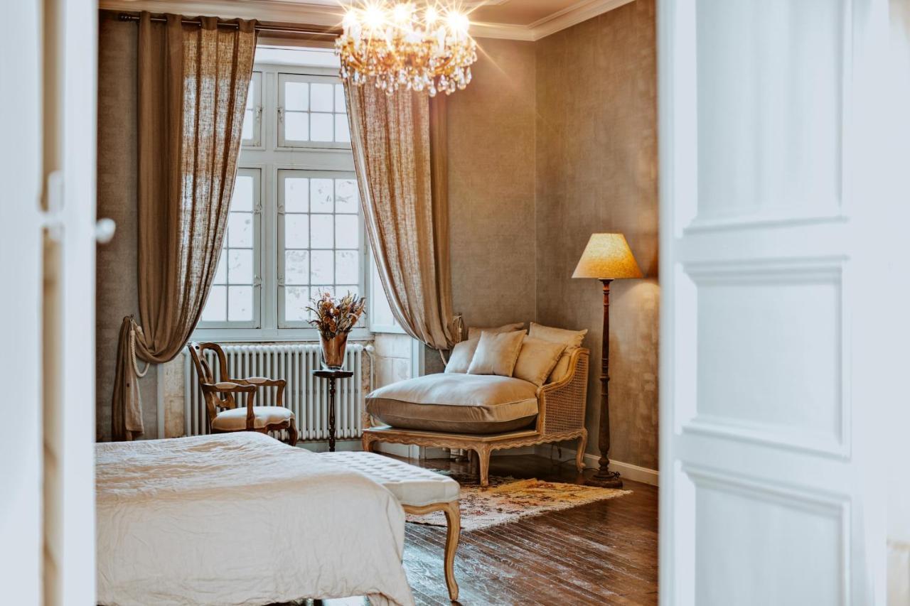 Chateau De Crazannes 외부 사진
