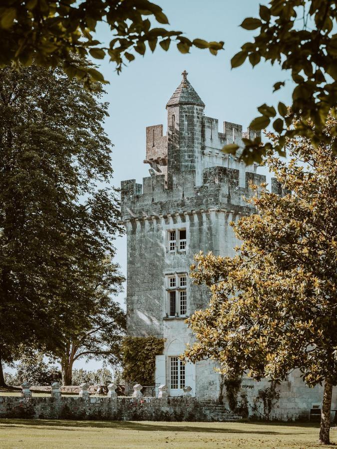 Chateau De Crazannes 외부 사진